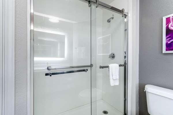  - La Quinta Inn & Suites Louisville