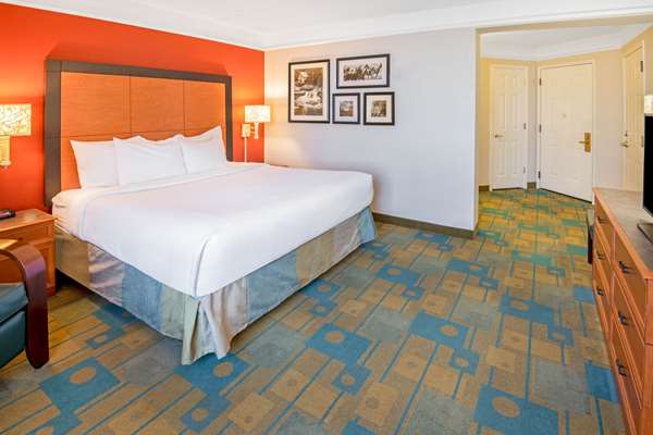  - La Quinta Inn & Suites Sherman