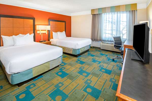  - La Quinta Inn & Suites Sherman