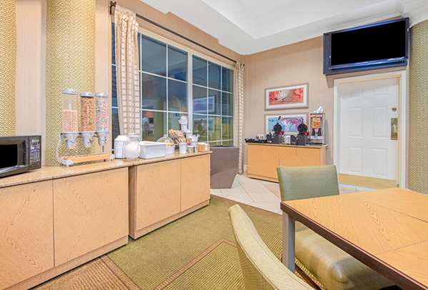  - La Quinta Inn & Suites Sherman