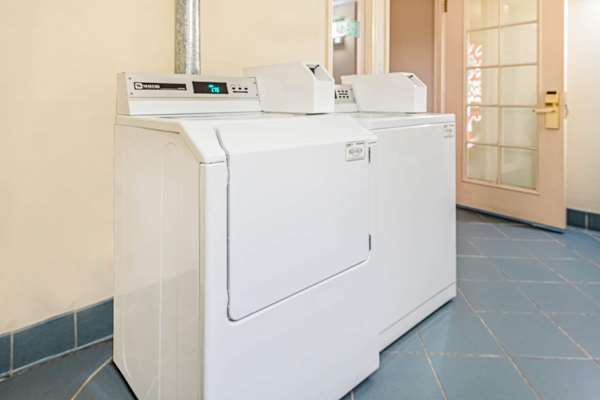 Amenities - La Quinta Inn & Suites Sherman