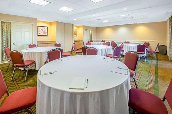  - La Quinta Inn & Suites Sherman