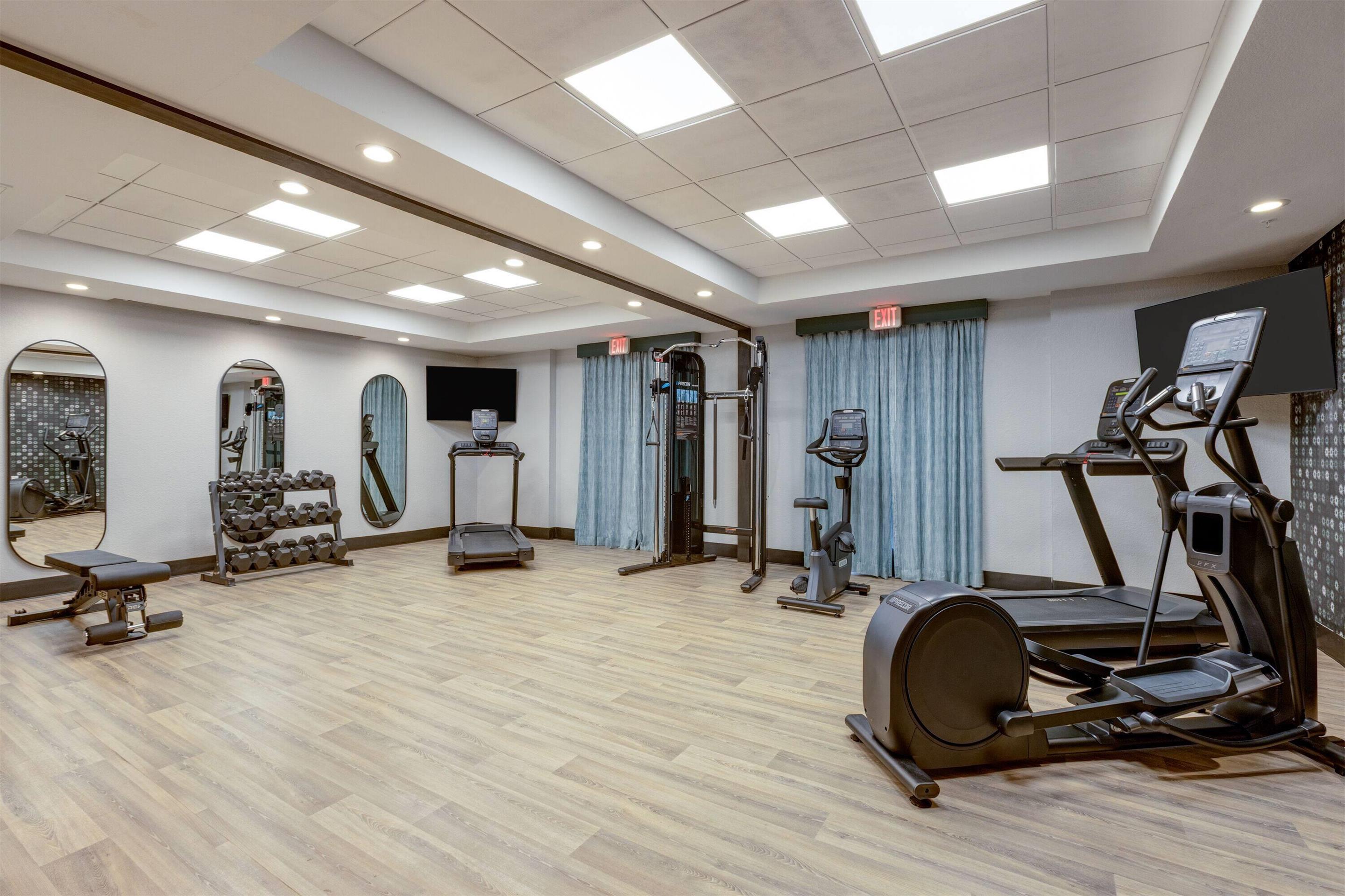 Health club fitness center gym | La Quinta Inn & Suites by Wyndham Sherman