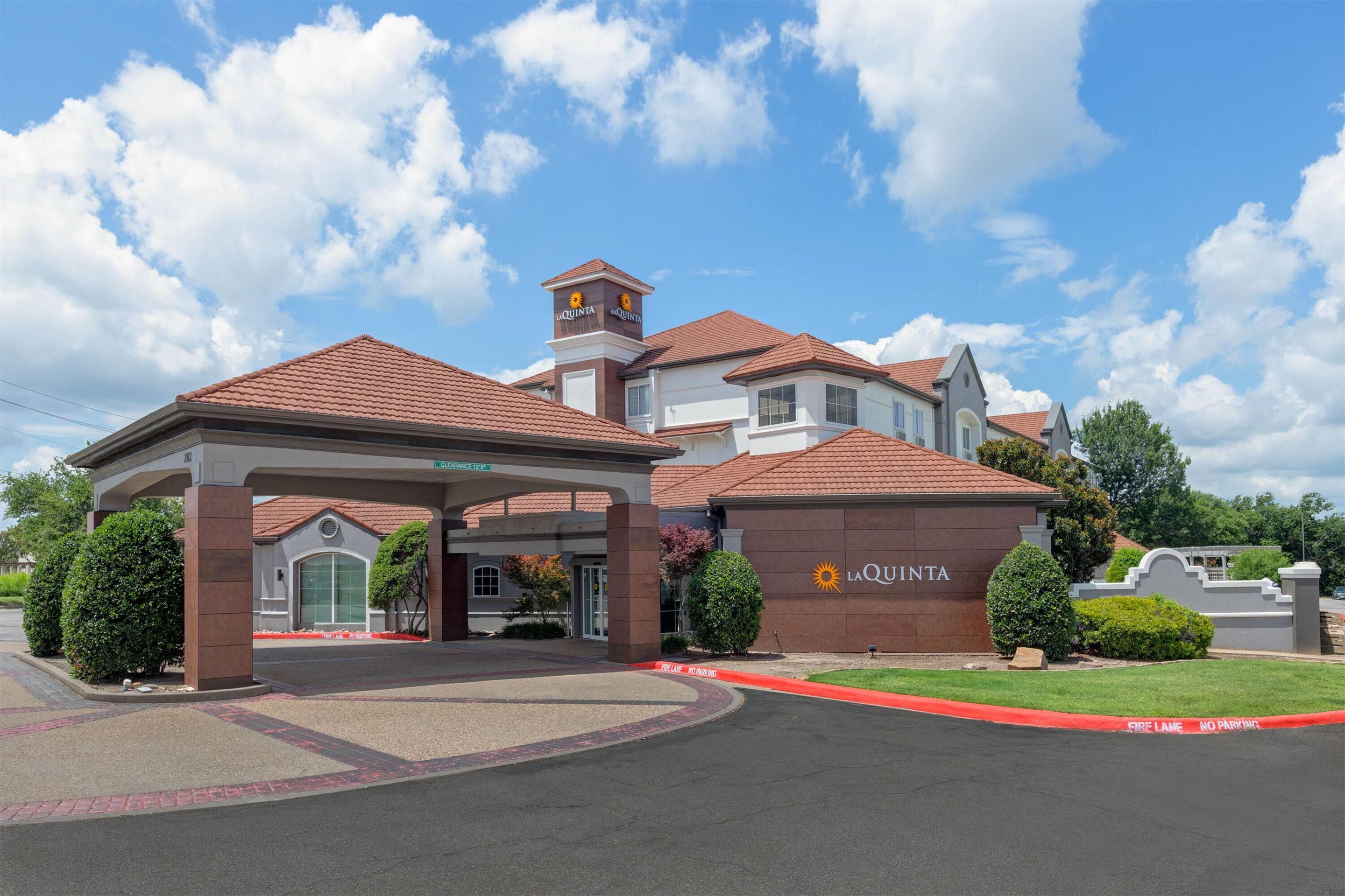 Exterior | La Quinta Inn & Suites by Wyndham Sherman