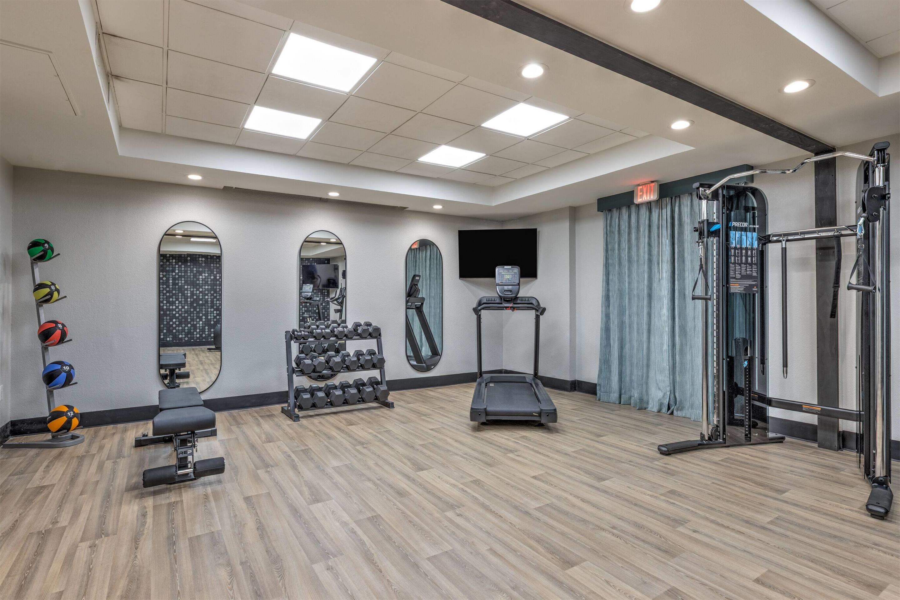 Health club fitness center gym | La Quinta Inn & Suites by Wyndham Sherman