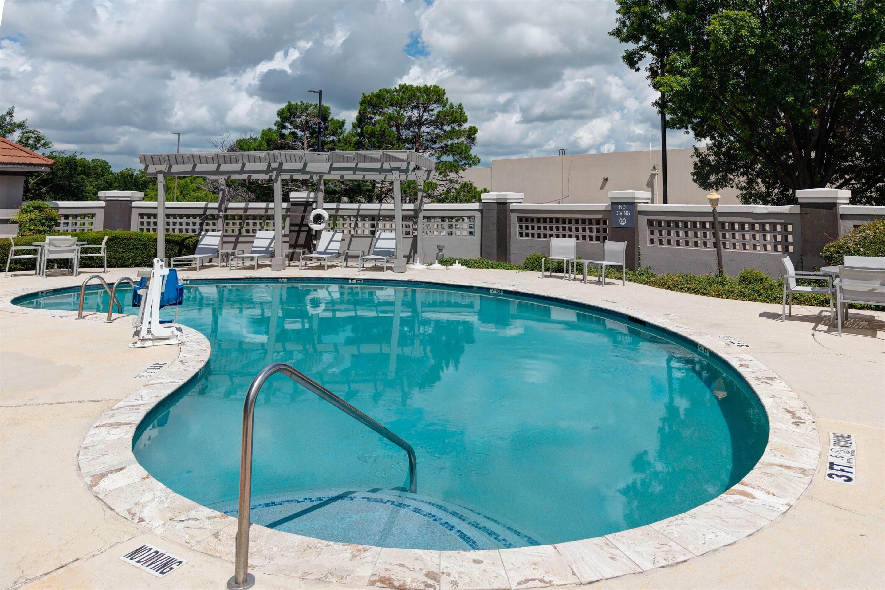 Pool - indoor | La Quinta Inn & Suites by Wyndham Sherman