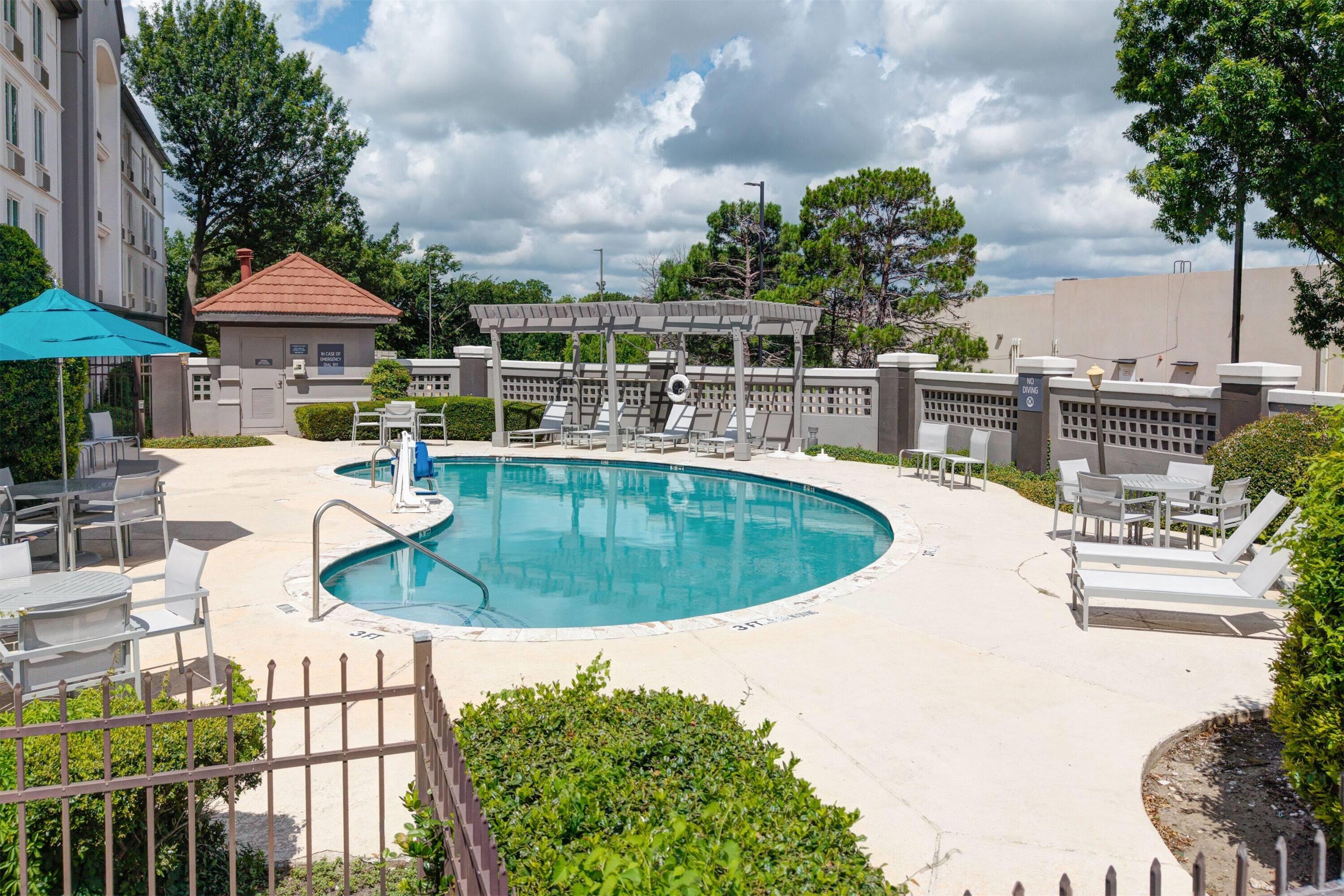 Pool - indoor | La Quinta Inn & Suites by Wyndham Sherman