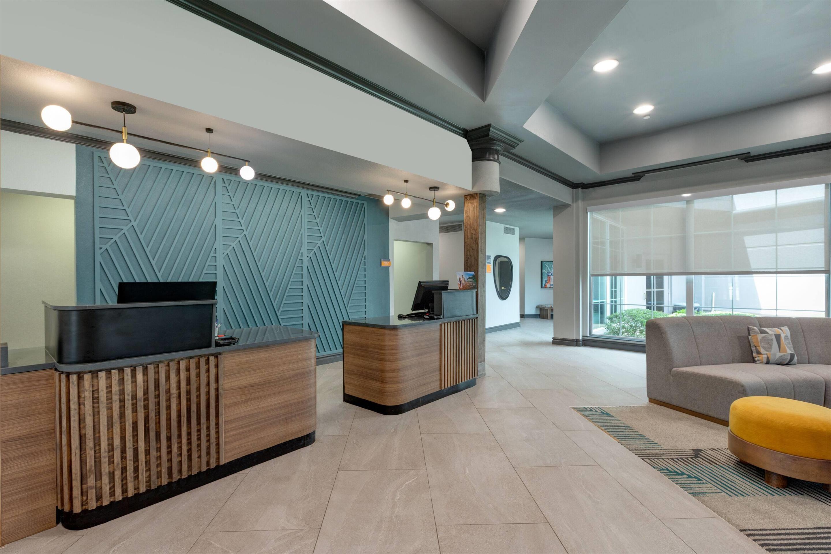 Reception | La Quinta Inn & Suites by Wyndham Sherman