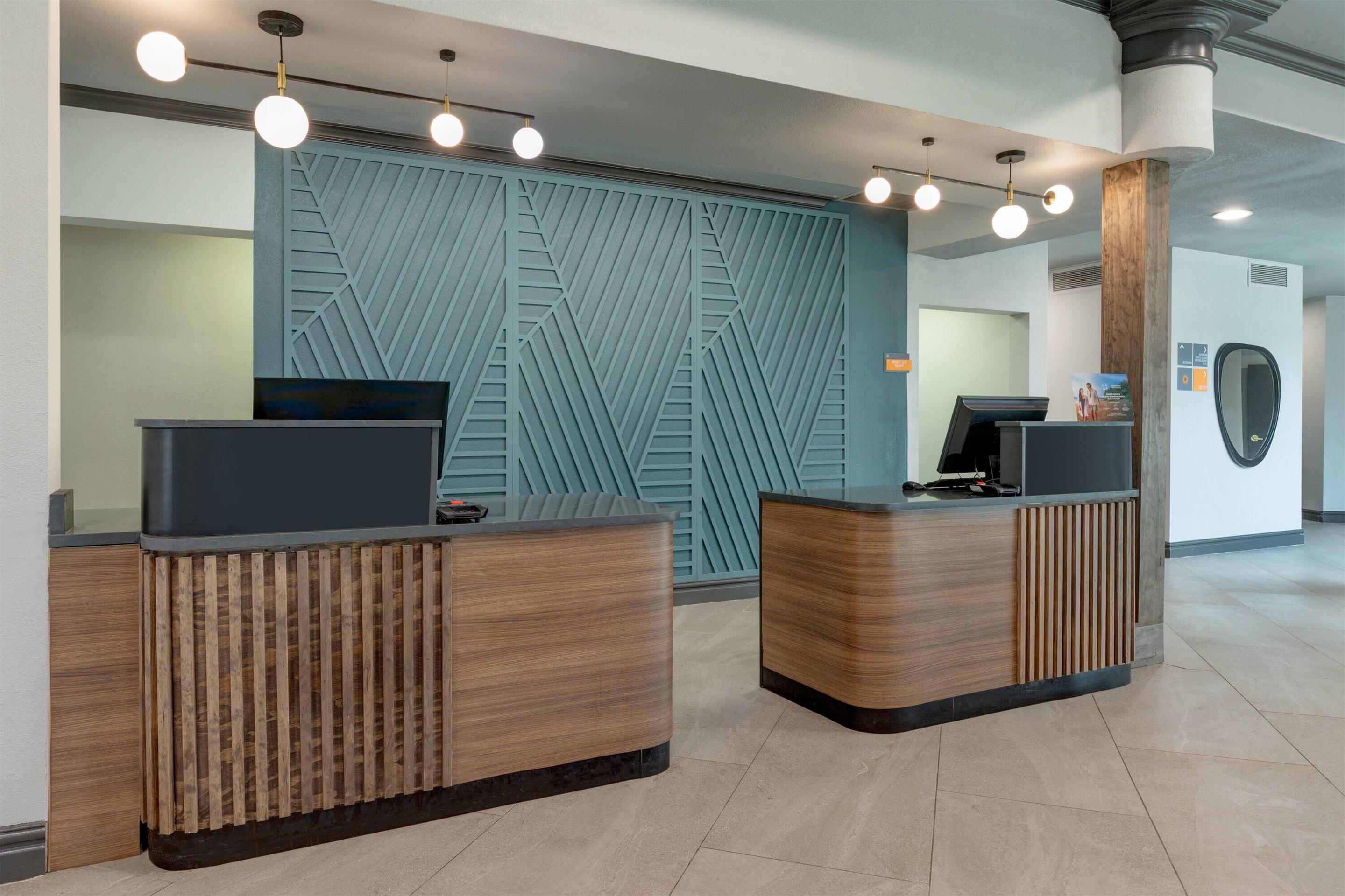Reception | La Quinta Inn & Suites by Wyndham Sherman