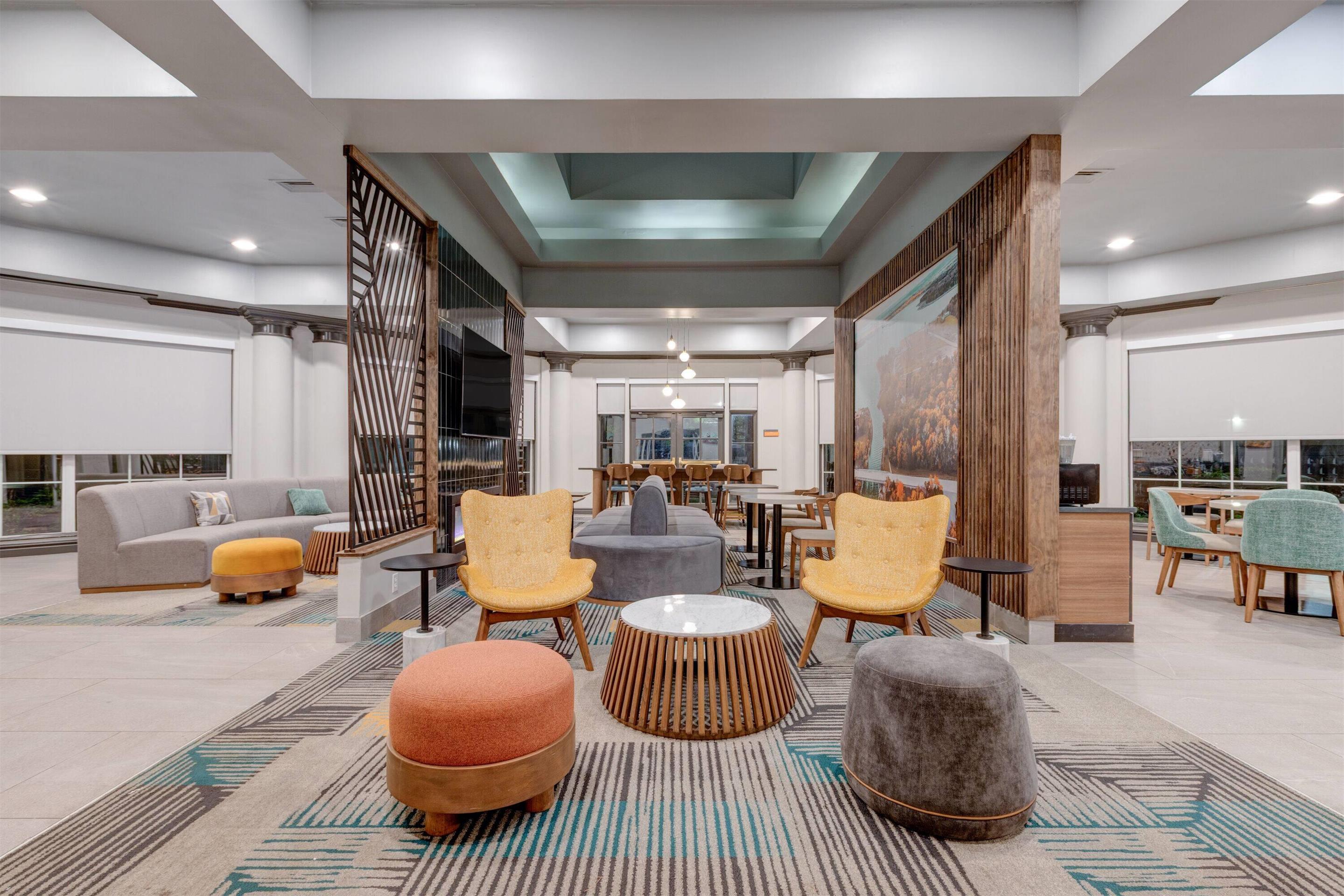 Lobby | La Quinta Inn & Suites by Wyndham Sherman