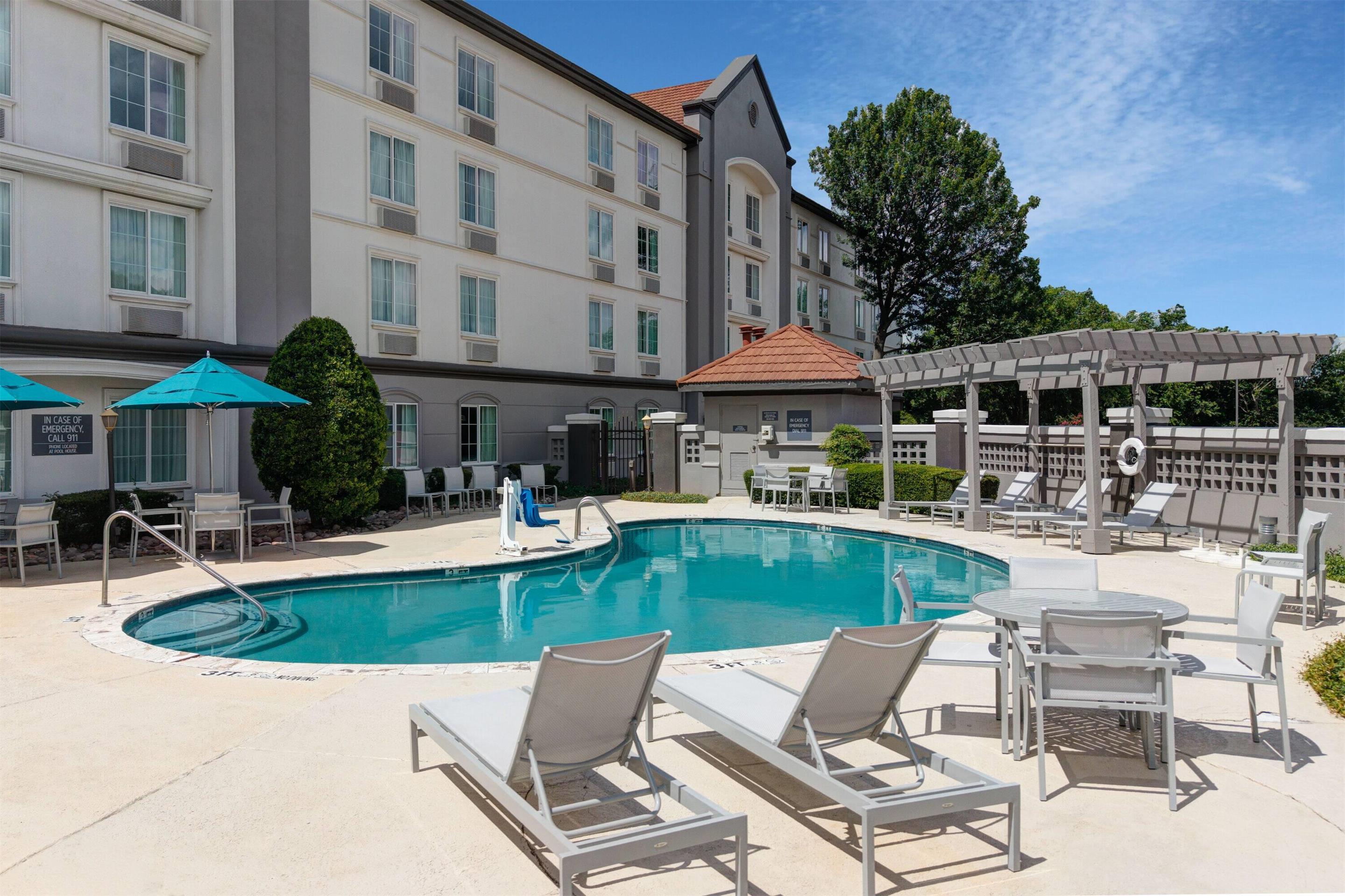 Pool - indoor | La Quinta Inn & Suites by Wyndham Sherman