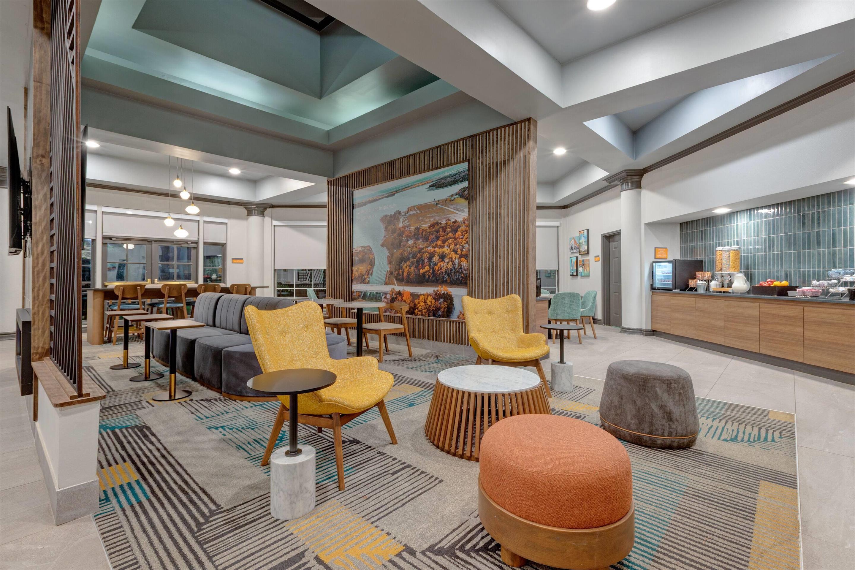 Lobby | La Quinta Inn & Suites by Wyndham Sherman