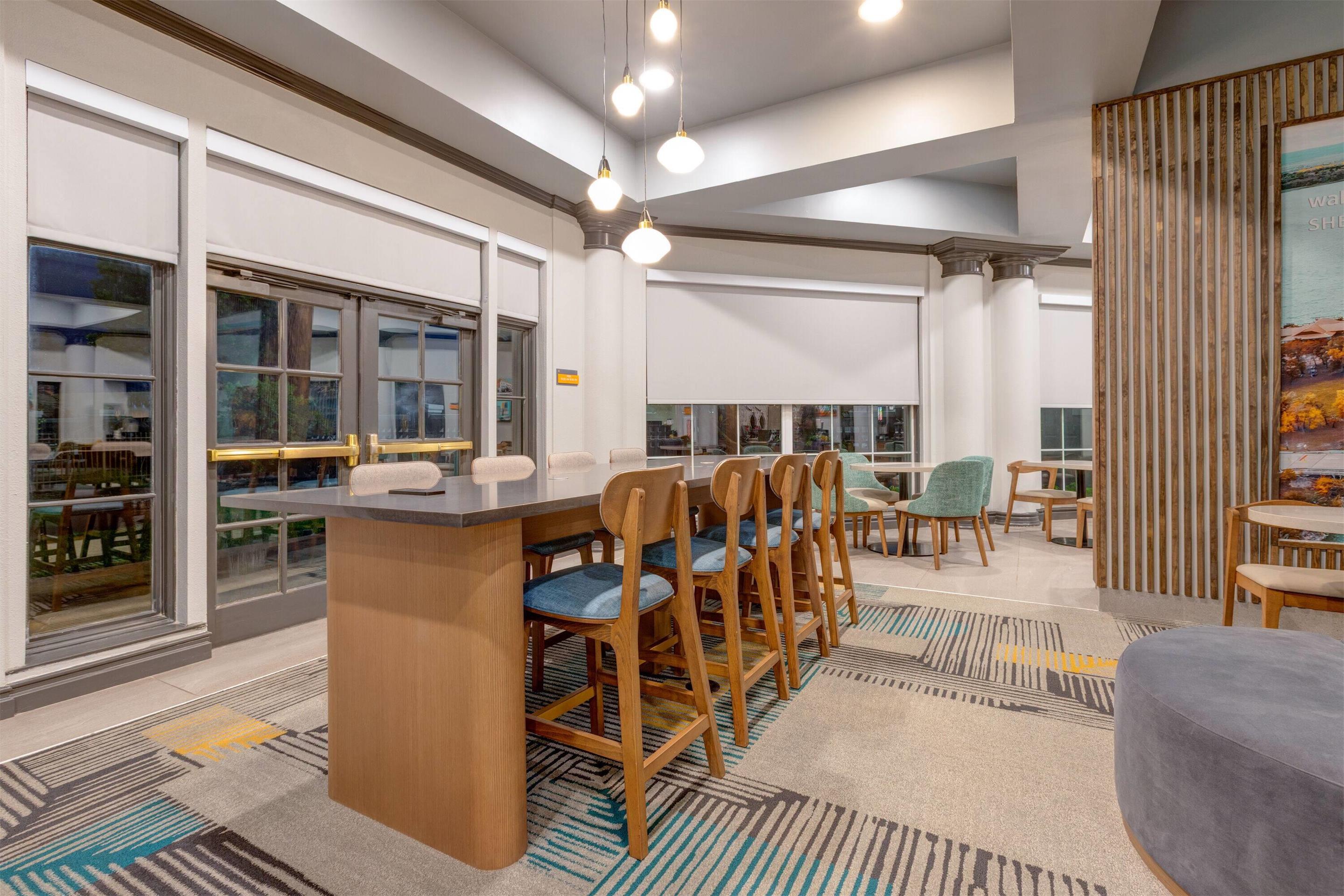 Lobby | La Quinta Inn & Suites by Wyndham Sherman