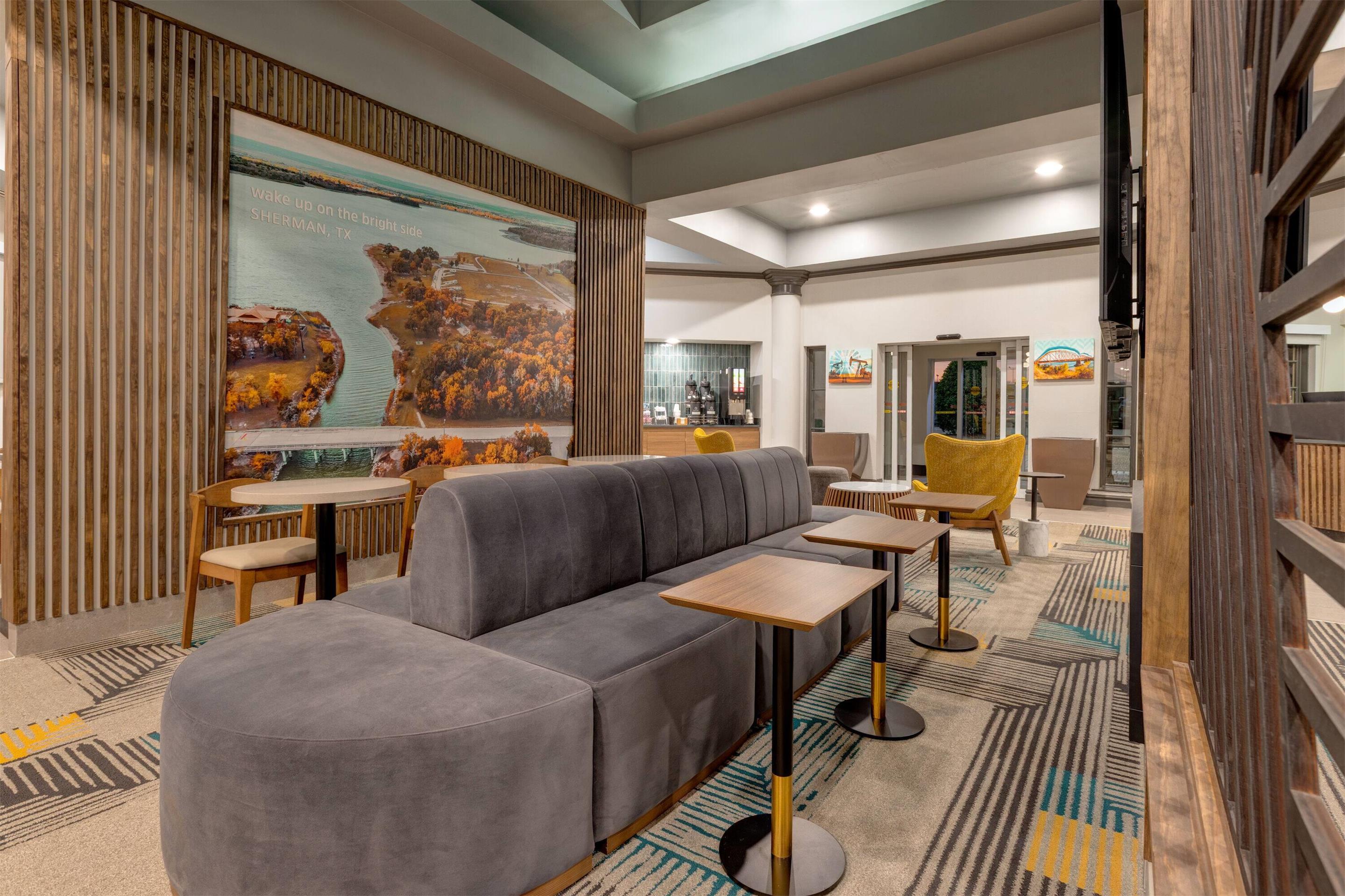 Lobby | La Quinta Inn & Suites by Wyndham Sherman