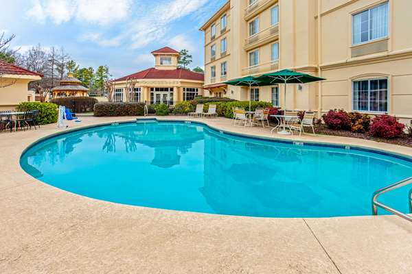 Pool - La Quinta Inn & Suites Hoover - I-65, Exit 247