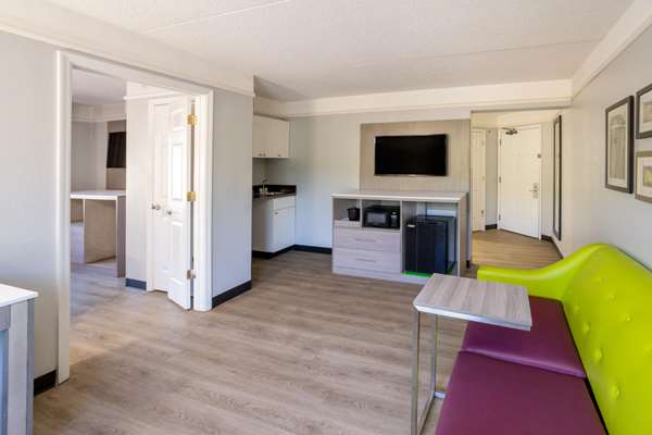 Suite - La Quinta Inn & Suites Hoover - I-65, Exit 247