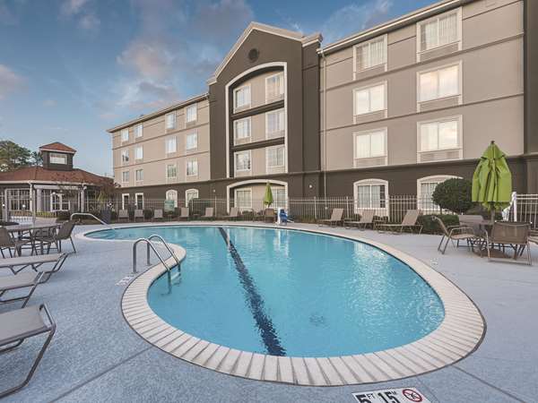 Pool - La Quinta Inn & Suites Airport Shreveport - I-20, Exit 10