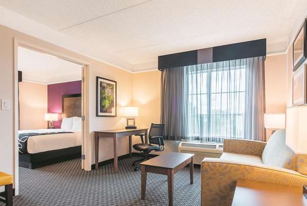 Suite - La Quinta Inn & Suites Airport Shreveport - I-20, Exit 10