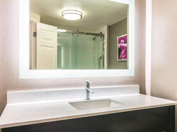  - La Quinta Inn & Suites Airport Shreveport - I-20, Exit 10