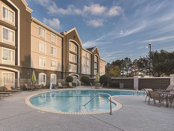 Pool - La Quinta Inn & Suites Airport Shreveport - I-20, Exit 10