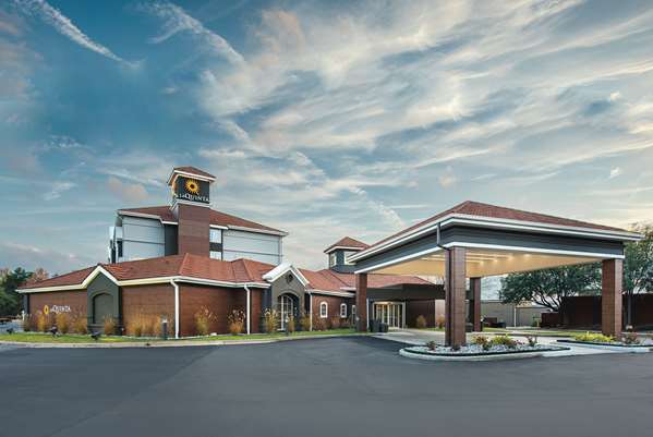 Exterior view - La Quinta Inn & Suites Airport Shreveport - I-20, Exit 10