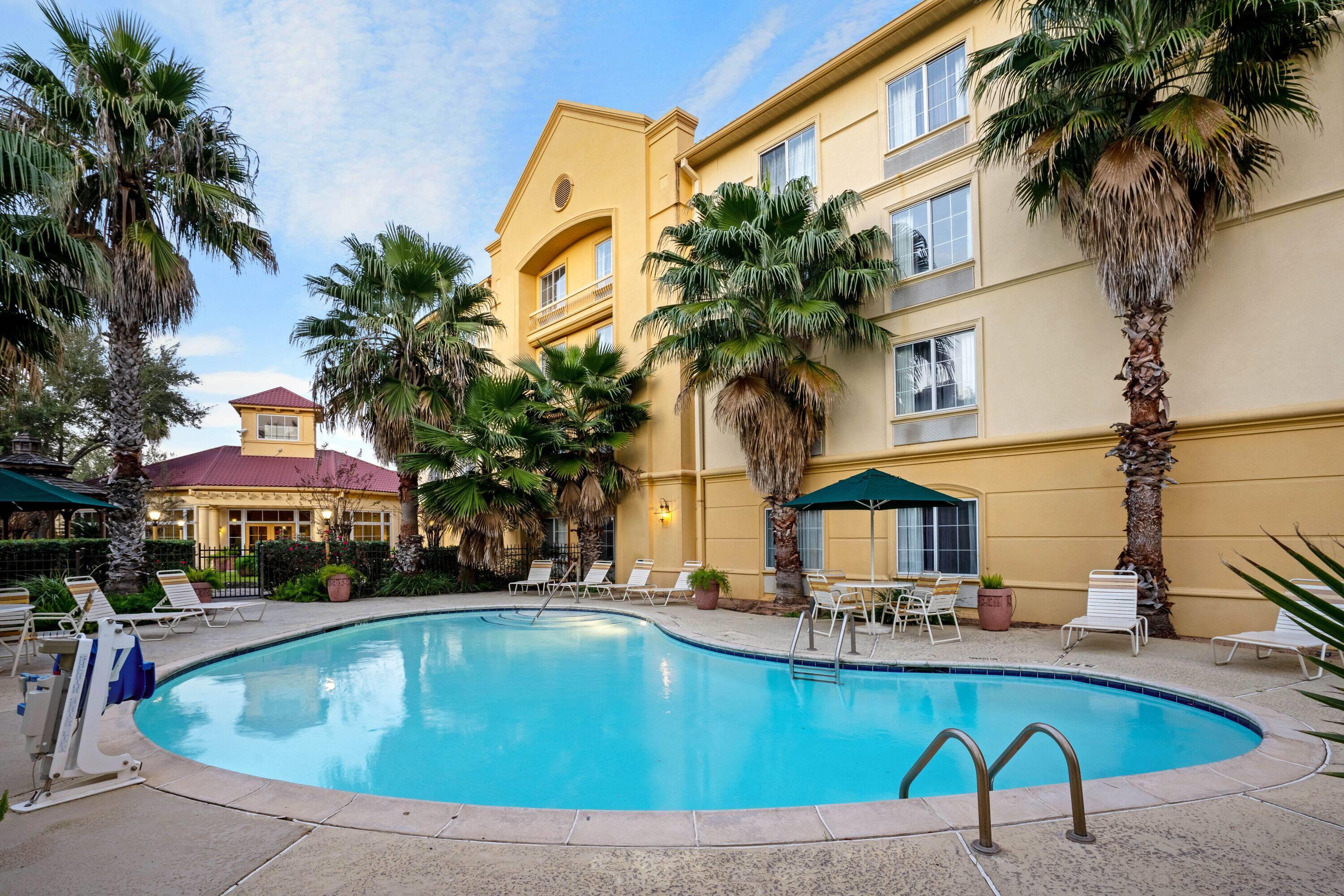 Pool | La Quinta Inn & Suites by Wyndham Houston West Park 10