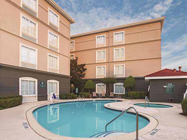 Pool - La Quinta Inn & Suites Southwest Fort Worth - I-20, Exit 431