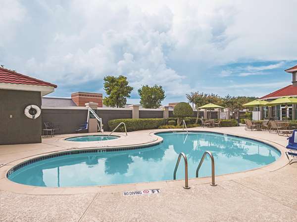 Pool - La Quinta Inn & Suites Southwest Fort Worth - I-20, Exit 431
