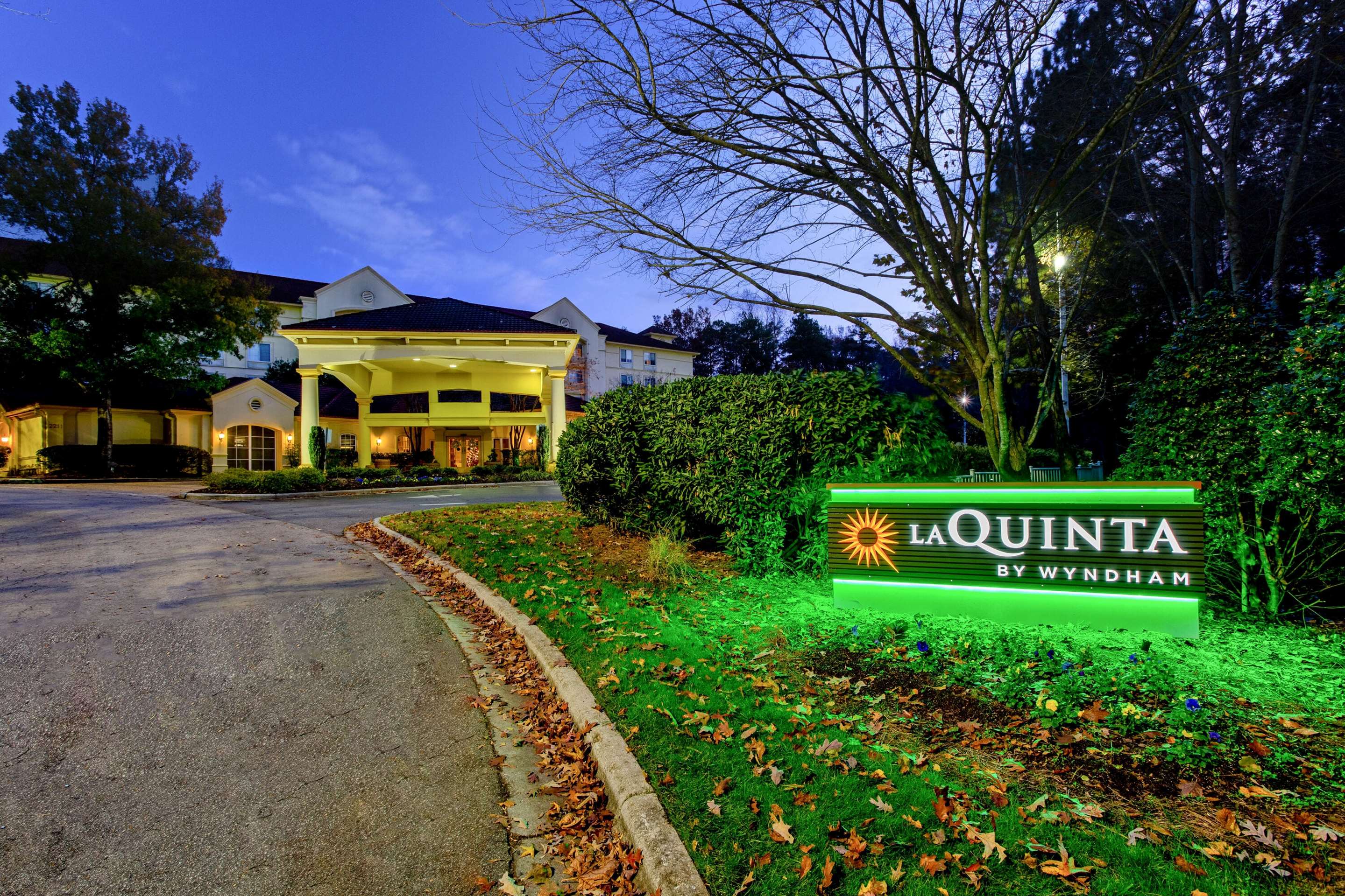 Exterior | La Quinta Inn & Suites by Wyndham Raleigh Crabtree