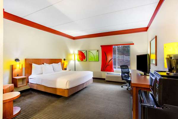  - La Quinta Inn & Suites Crabtree Mall Raleigh