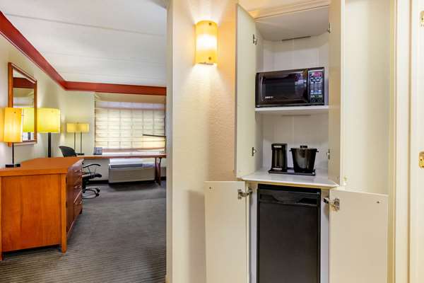  - La Quinta Inn & Suites Crabtree Mall Raleigh