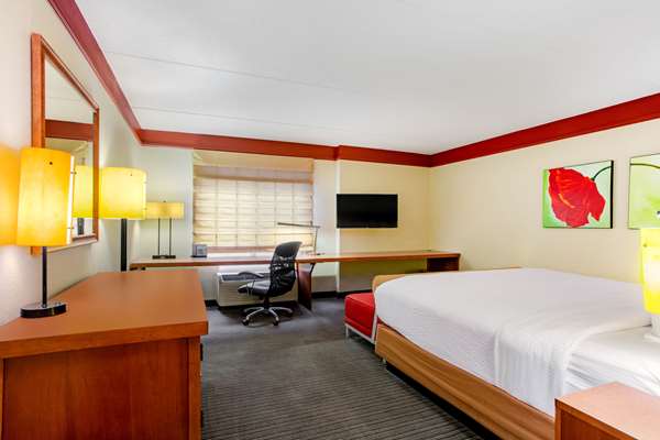  - La Quinta Inn & Suites Crabtree Mall Raleigh