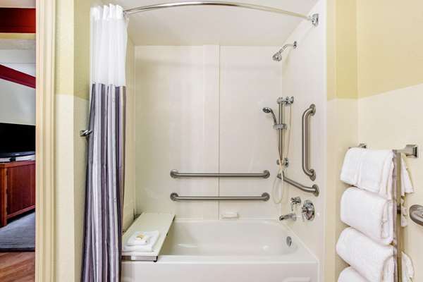  - La Quinta Inn & Suites Crabtree Mall Raleigh