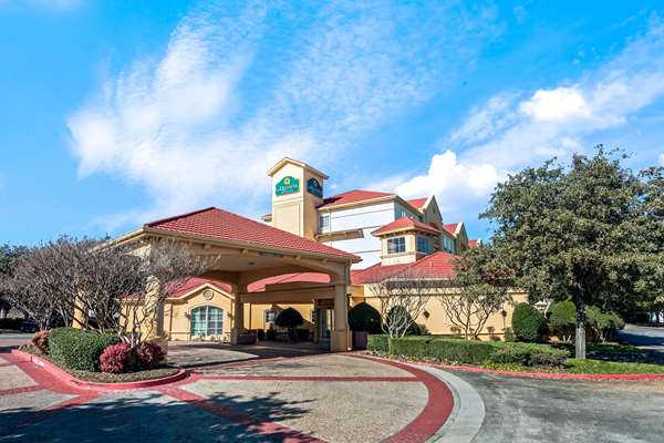Exterior view - La Quinta Inn & Suites Dallas South Arlington - I-20, Exit 449