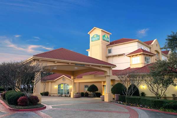 Exterior view - La Quinta Inn & Suites Dallas South Arlington - I-20, Exit 449