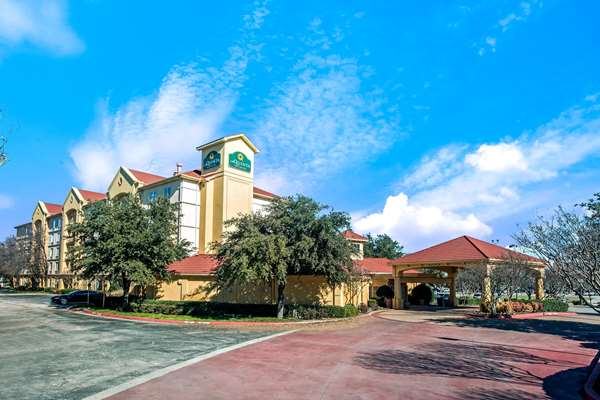 Exterior view - La Quinta Inn & Suites Dallas South Arlington - I-20, Exit 449