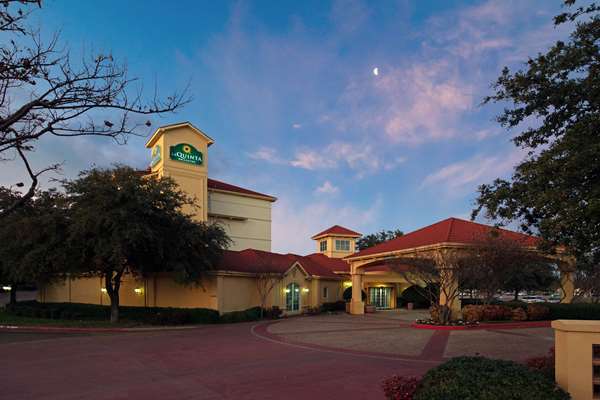 Exterior view - La Quinta Inn & Suites Dallas South Arlington - I-20, Exit 449
