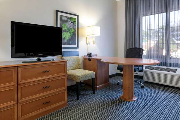  - La Quinta Inn & Suites Dallas South Arlington - I-20, Exit 449