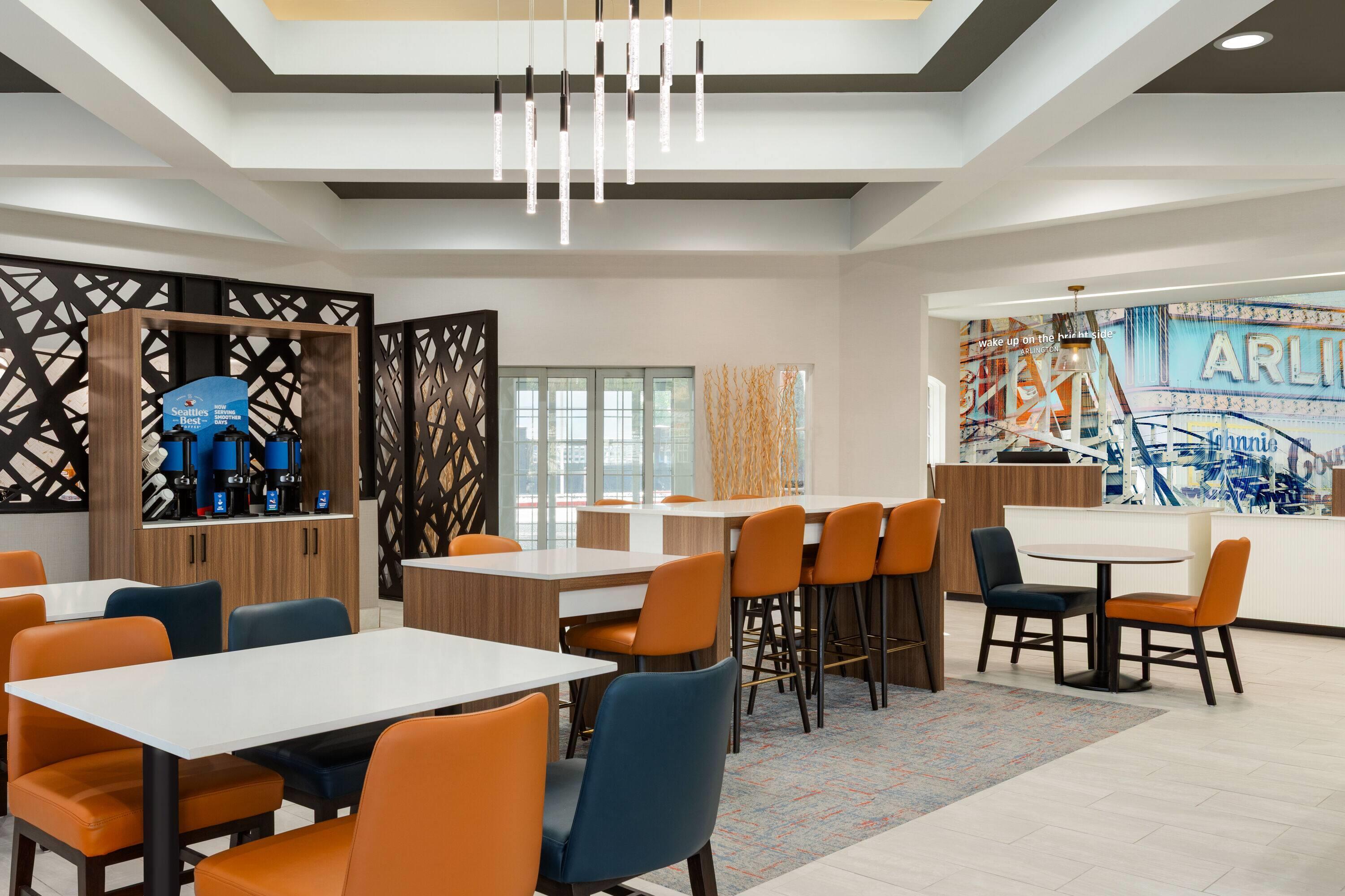 Lobby | La Quinta Inn & Suites by Wyndham Dallas Arlington South