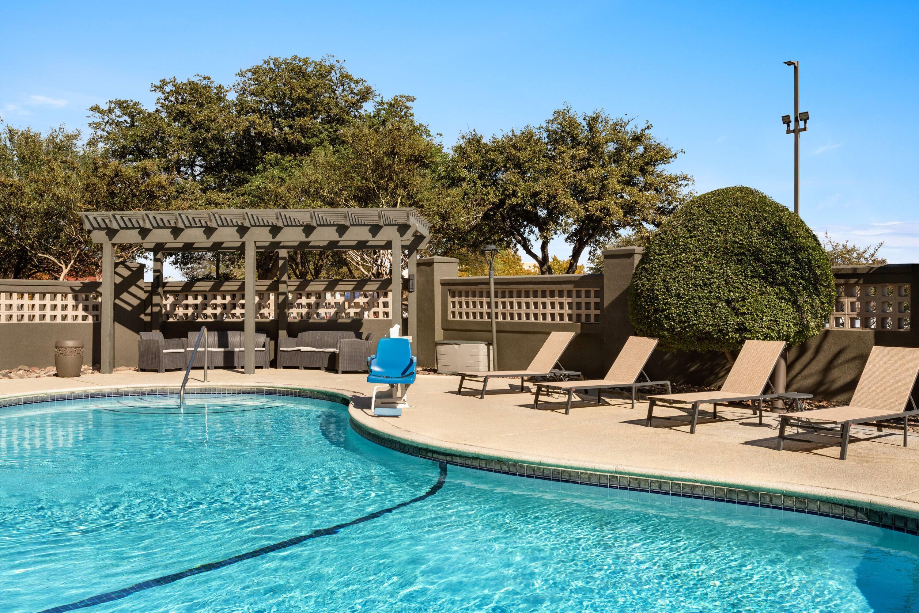 Pool | La Quinta Inn & Suites by Wyndham Dallas Arlington South