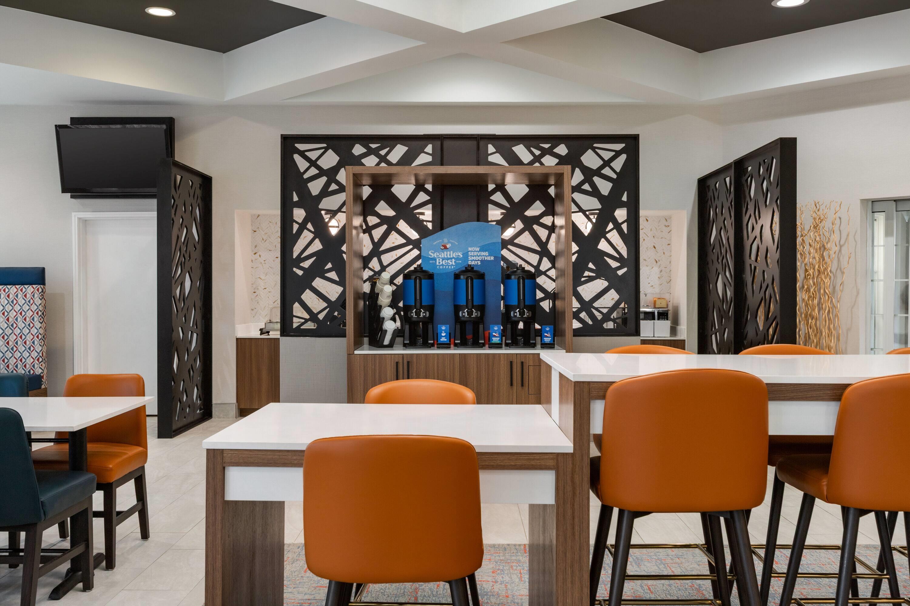 Breakfast Area | La Quinta Inn & Suites by Wyndham Dallas Arlington South
