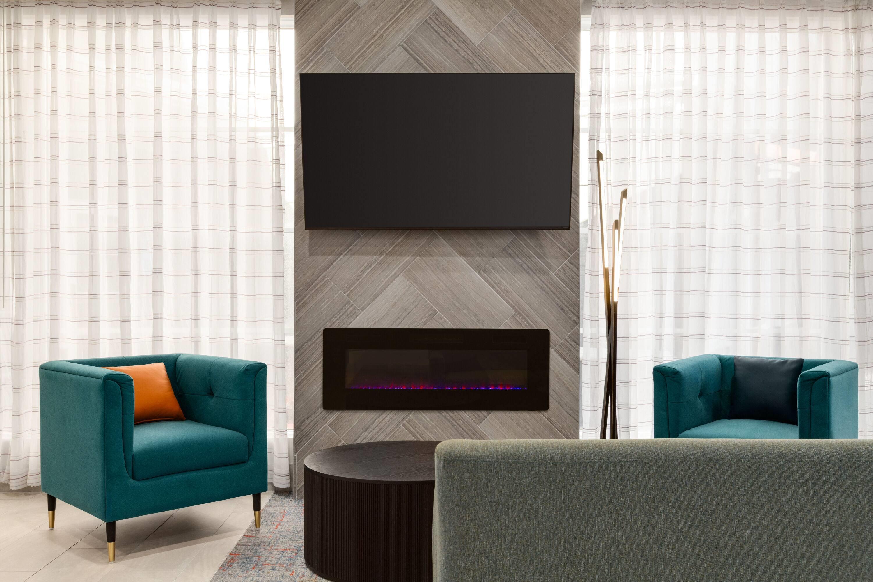 Lobby | La Quinta Inn & Suites by Wyndham Dallas Arlington South