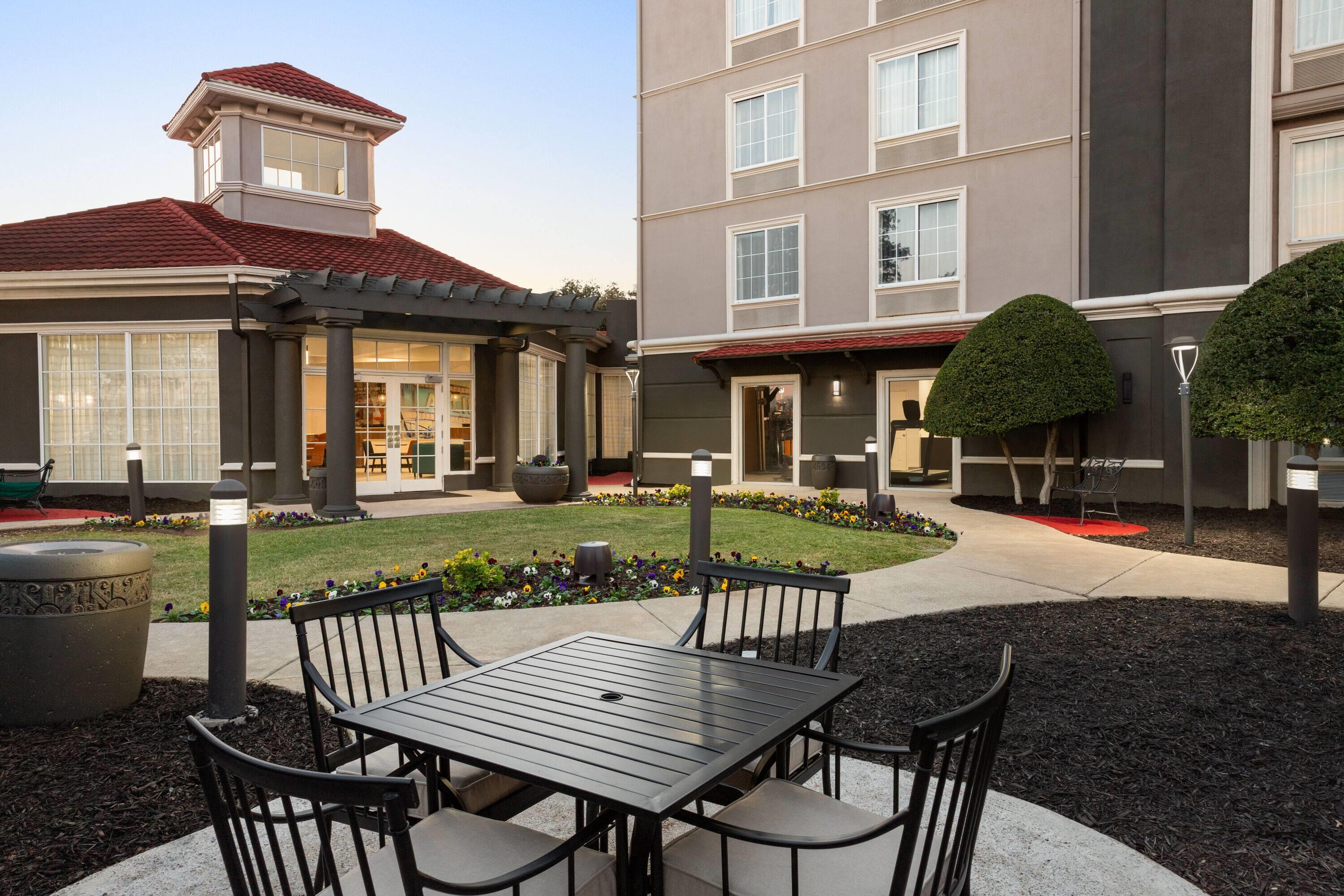 BarLounge | La Quinta Inn & Suites by Wyndham Dallas Arlington South