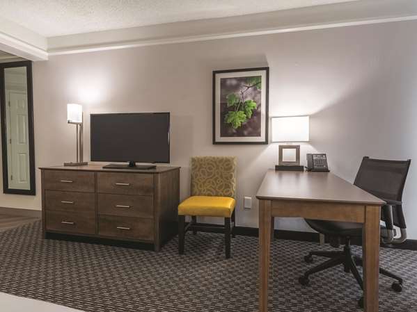  - La Quinta Inn & Suites Alexandria - I-49, Exit 90