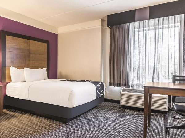  - La Quinta Inn & Suites Alexandria - I-49, Exit 90