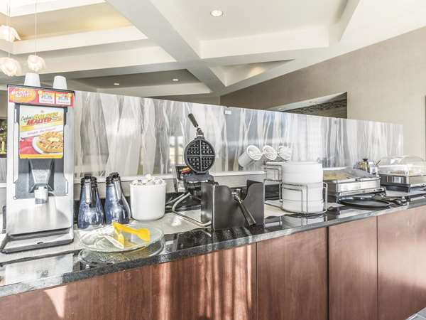  - La Quinta Inn & Suites Alexandria - I-49, Exit 90