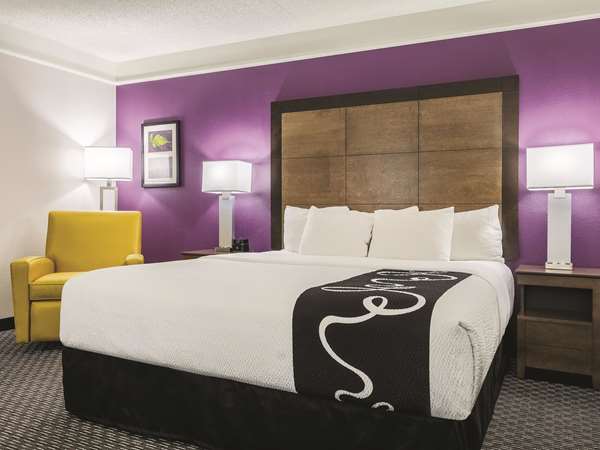  - La Quinta Inn & Suites Alexandria - I-49, Exit 90