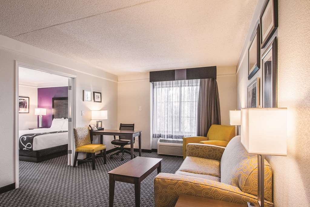 LA QUINTA INN STE OREM UNIVERSITY-guestroom-Guest Room,Suite,On-Site.jpg