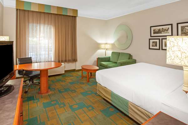 Suite - La Quinta Inn & Suites Galleria Houston