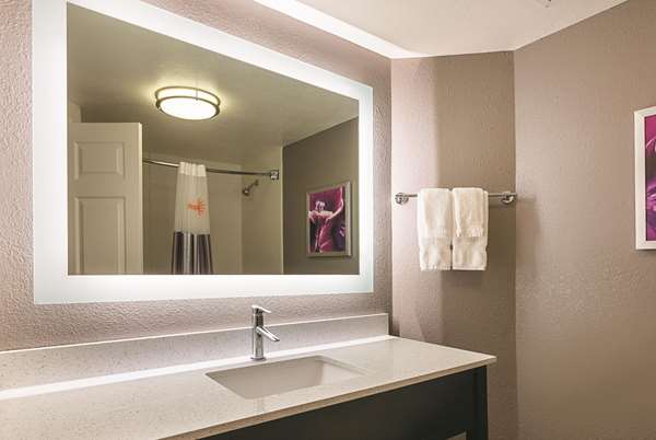 Suite - La Quinta Inn & Suites Alpharetta